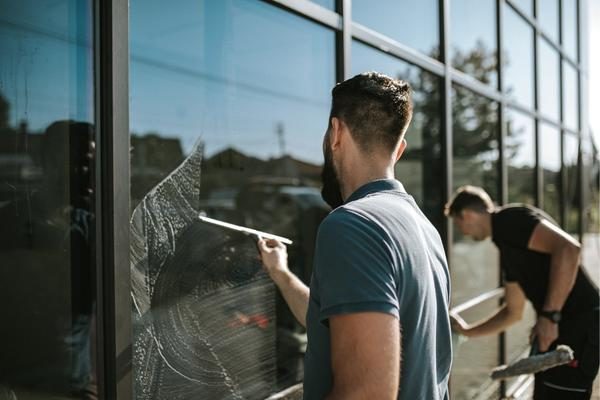 rengøring århus vinduespudser erhverv kontor vinduesskraber